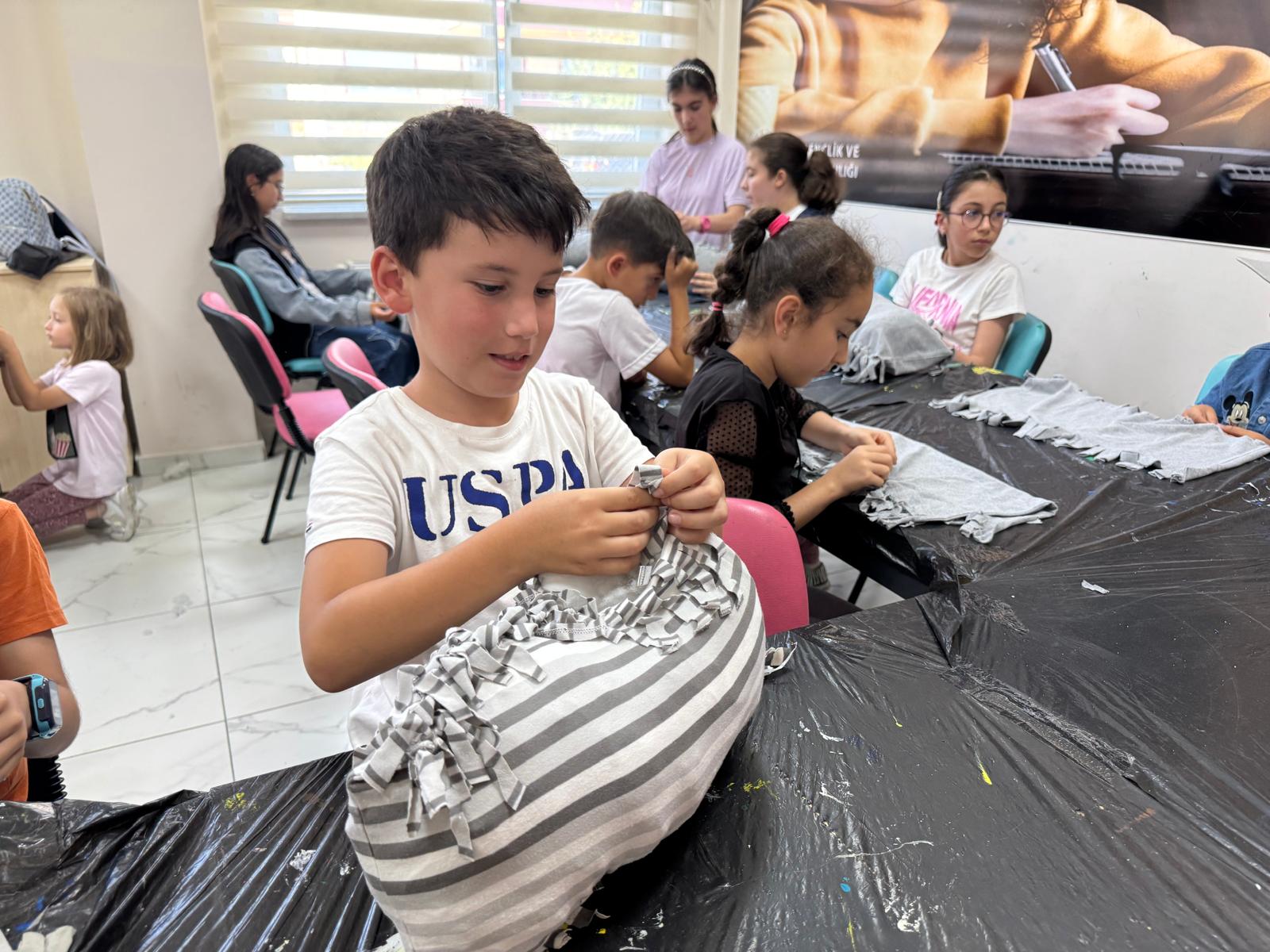 BAİBÜ ve Gençlik Spor İl Müdürlüğü’nden Miniklere "Tekstilde Sıfır Atık" Eğitimi