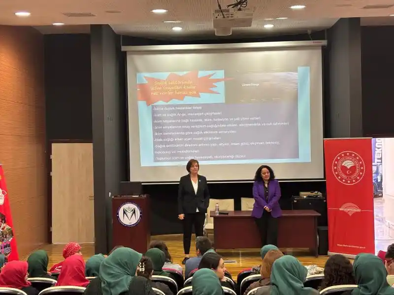BAİBÜ'de "Geleceği Yeşerten Eller: Tarımda Çalışan Kadınlar İçin İklim Direnci ve Sürdürülebilir Yeşil Çözümler Eğitimi" Başarıyla Gerçekleşti galeri görseli