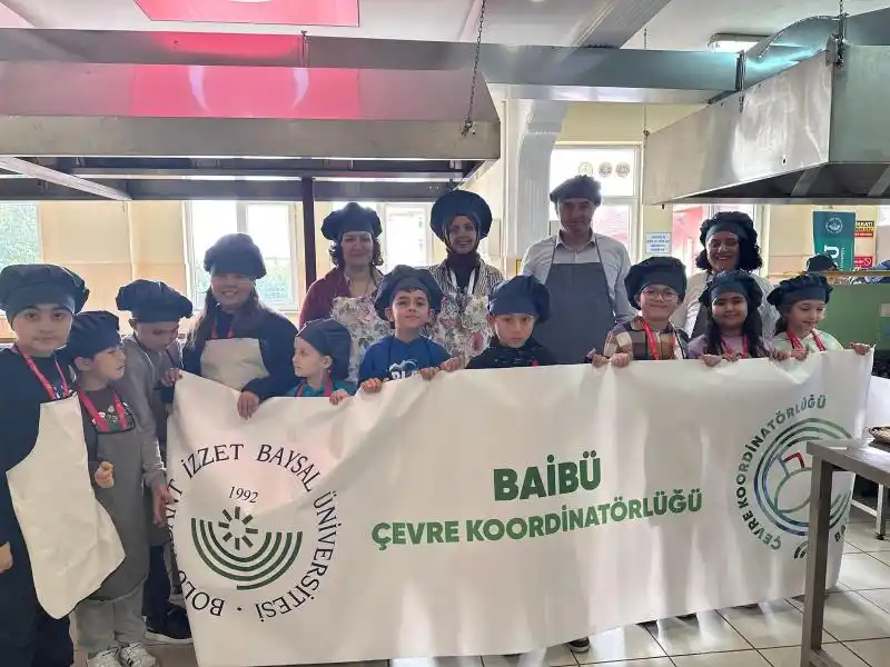 ''Minik Şeflerimiz Mutfakta'' Projesi İle Sıfır Atık Projesi Küçük Yaşta Kazandırıldı galeri görseli