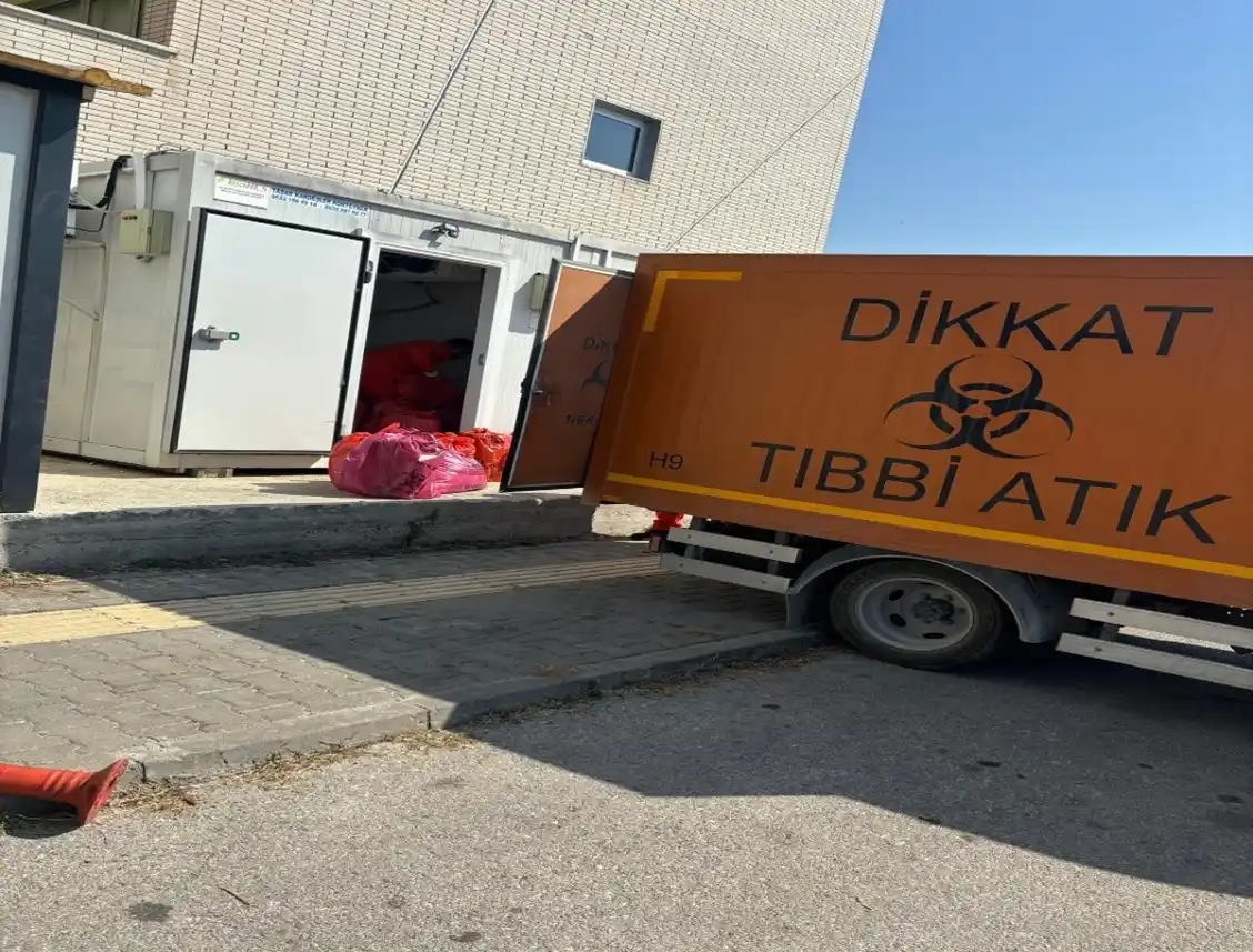 Diş Hekimliği Fakültesinde Tıbbi Atık Yönetimi ve Teslimat Süreci