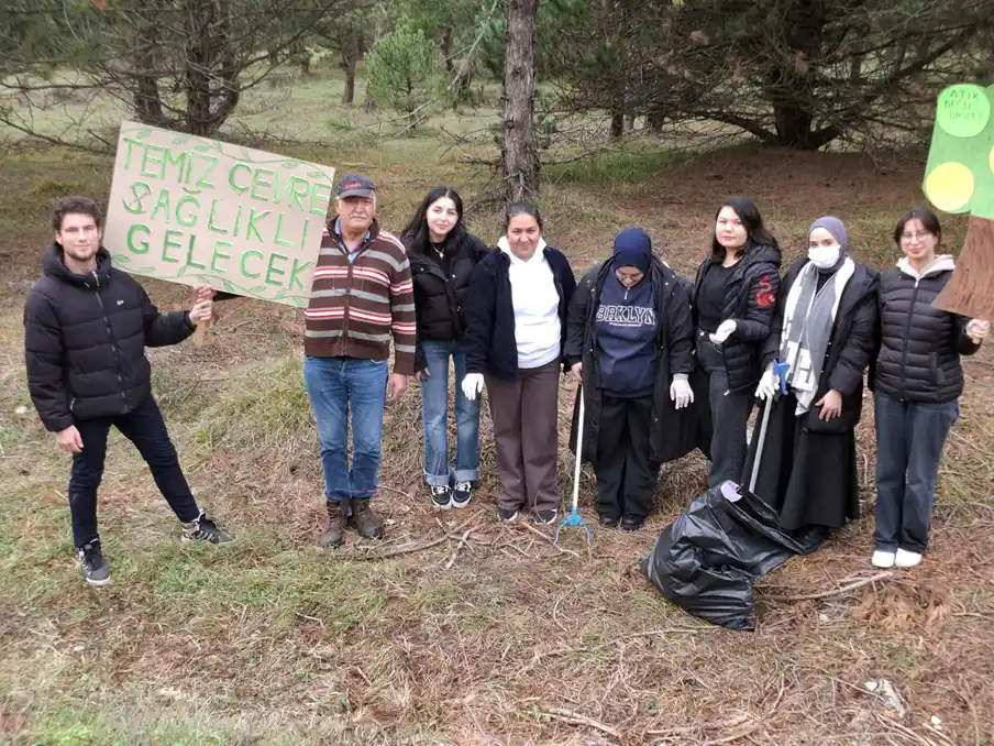 BAİBÜ'de Çevre Temizliği Etkinliği galeri görseli